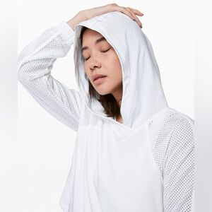 Lululemon White‎ Cropped Windbreaker Hoodie With Mesh Sleeves.
